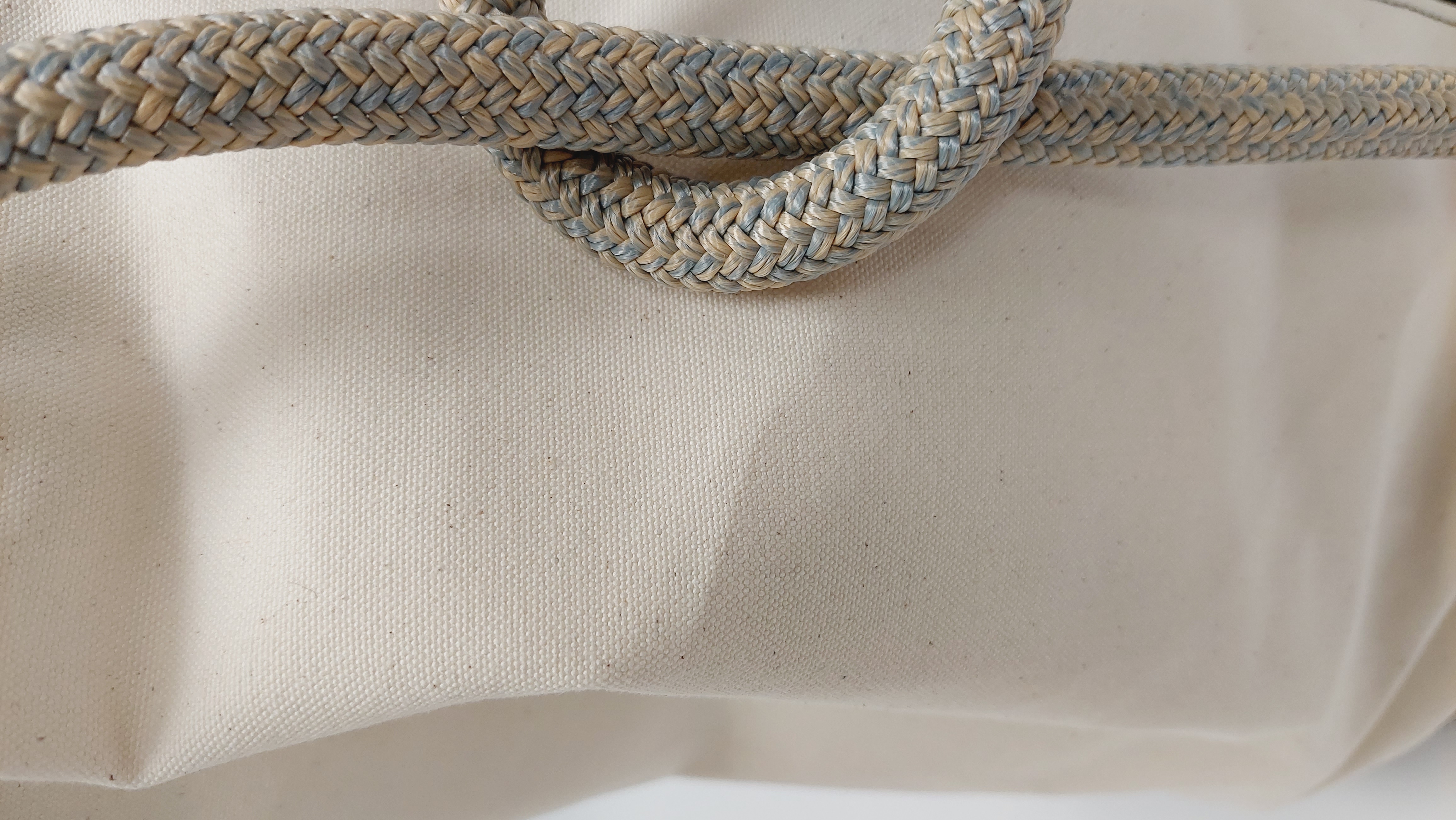 Zoom sur partie de sac à dos réalisé en coton 600g/m²